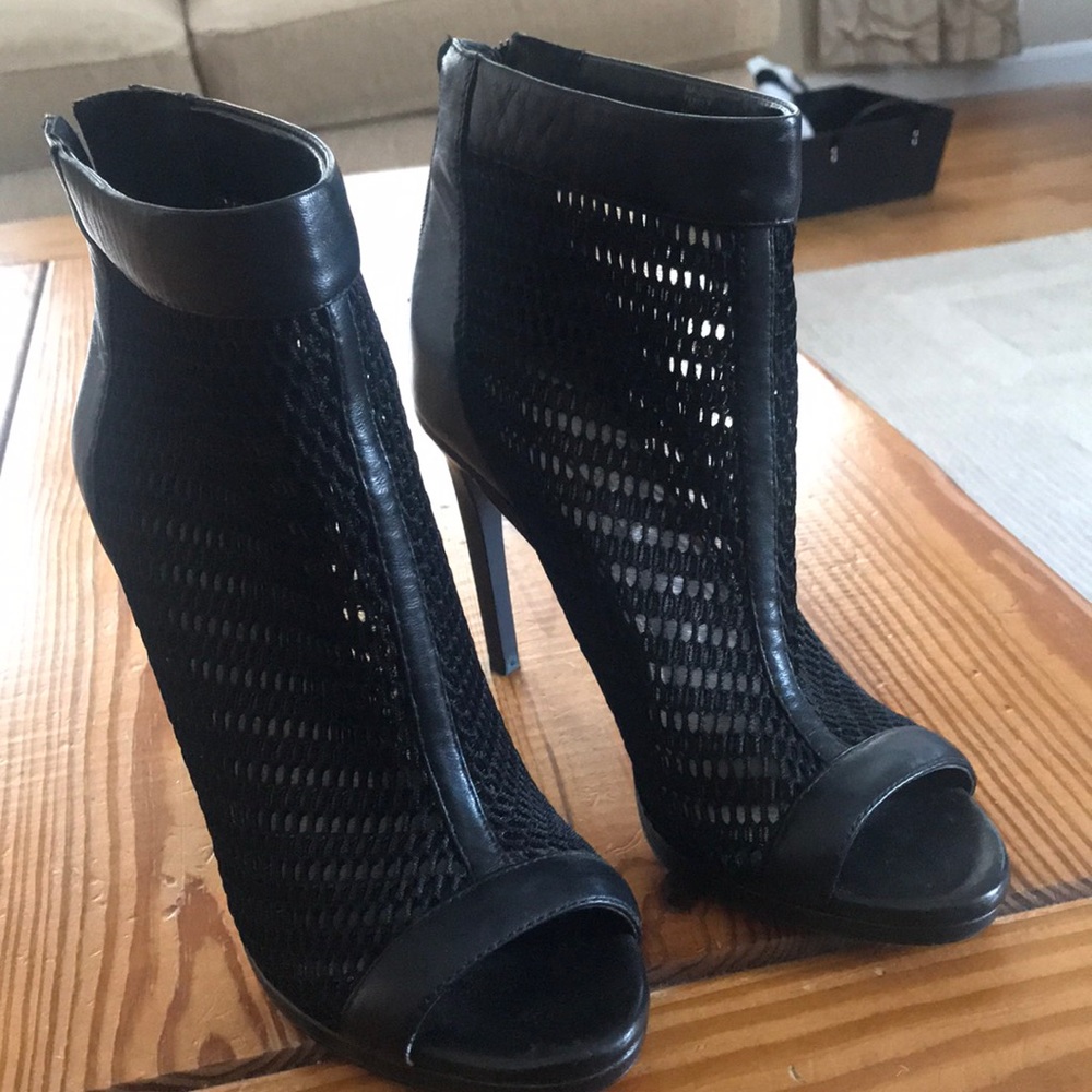 Black zip back BCBG MAXAZARIA heels. Worn once.